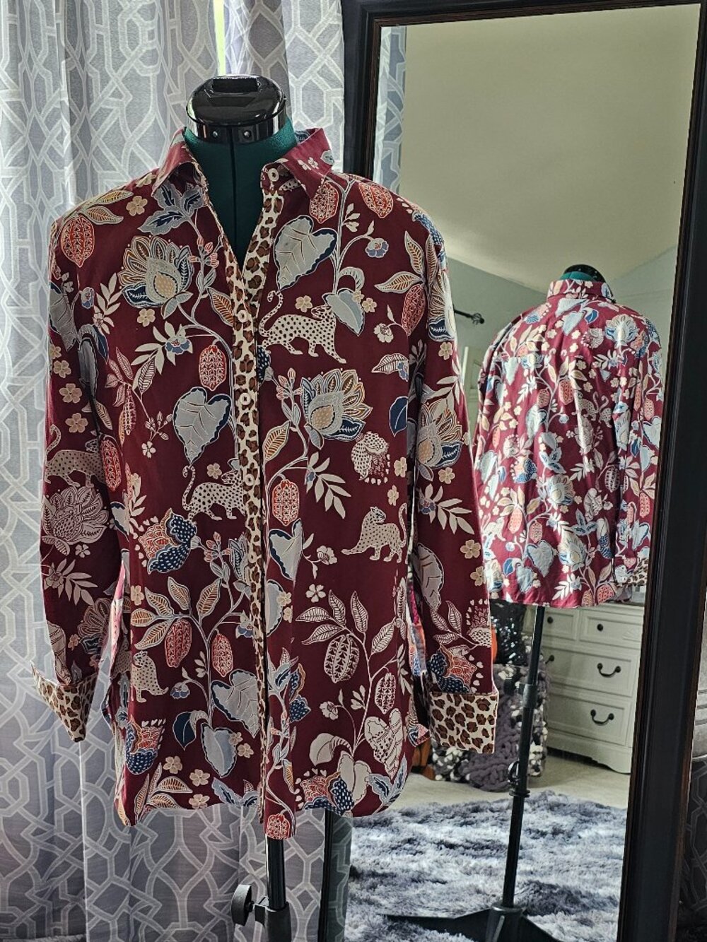Chico’s No‑Iron Chic Stretch Safari Leopard Botanical Print Shirt, Size 2/US 12